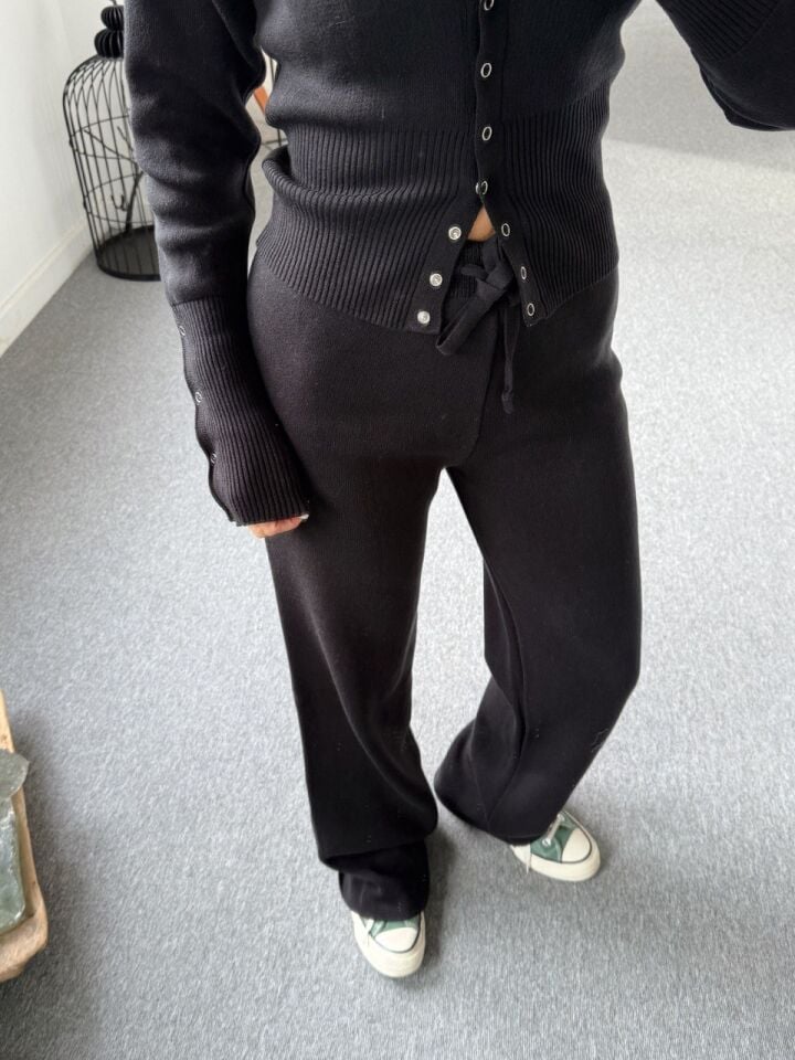 SİYAH BEL DETAYLI TRİKO TAKIM