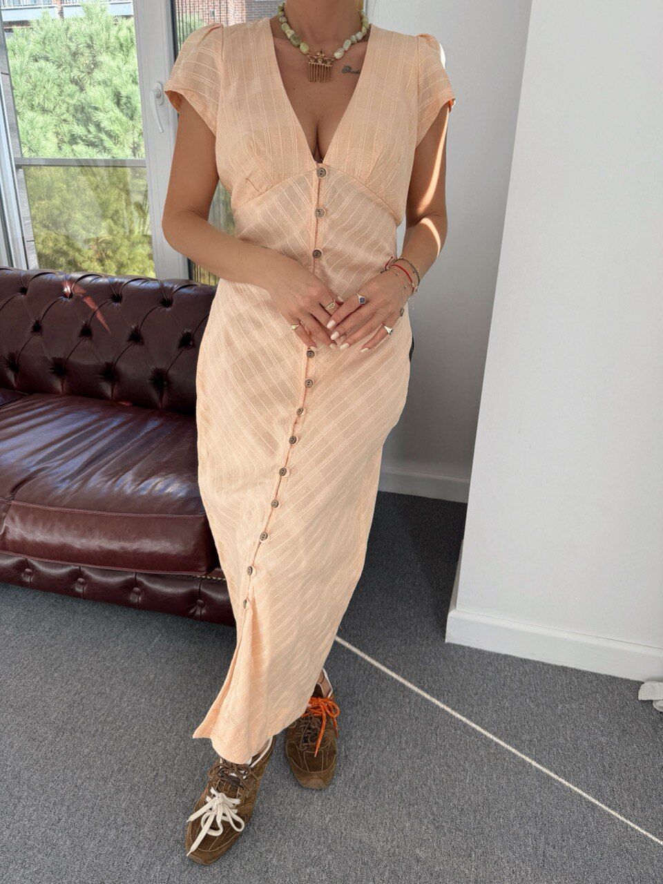 DOKULU KUMAŞ SOMON İTHAL MİDİ ELBİSE