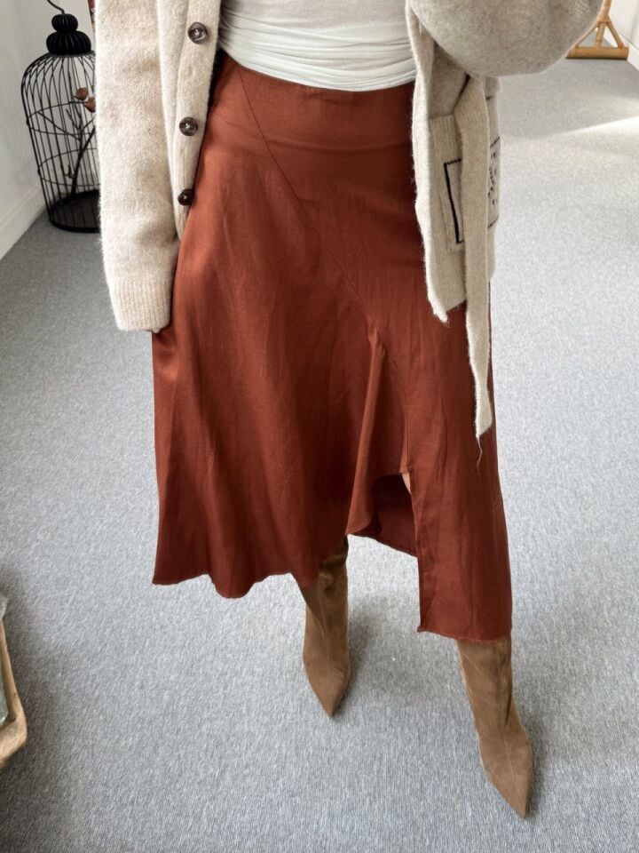 ASİMETRİK KESİM VOLANLI MİDİ İTHAL ETEK