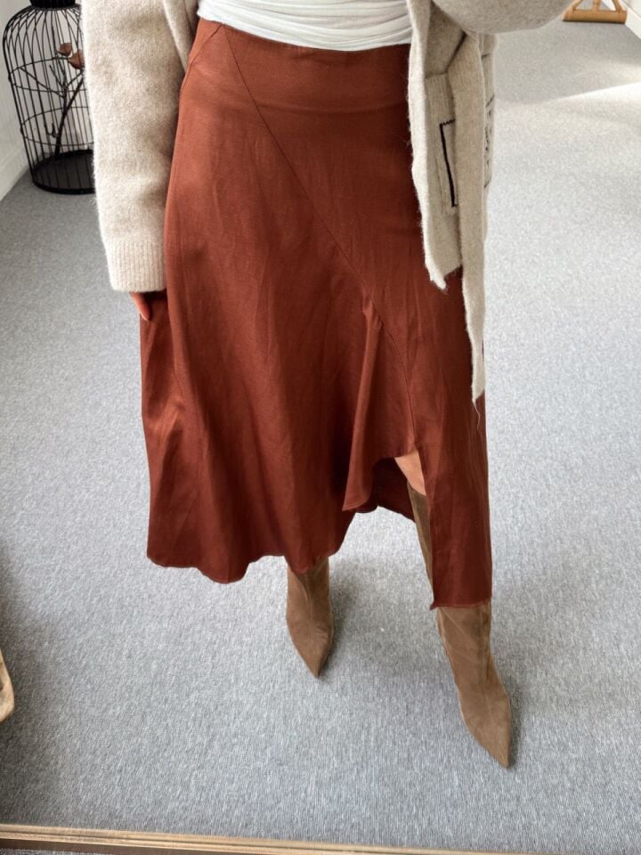 ASİMETRİK KESİM VOLANLI MİDİ İTHAL ETEK