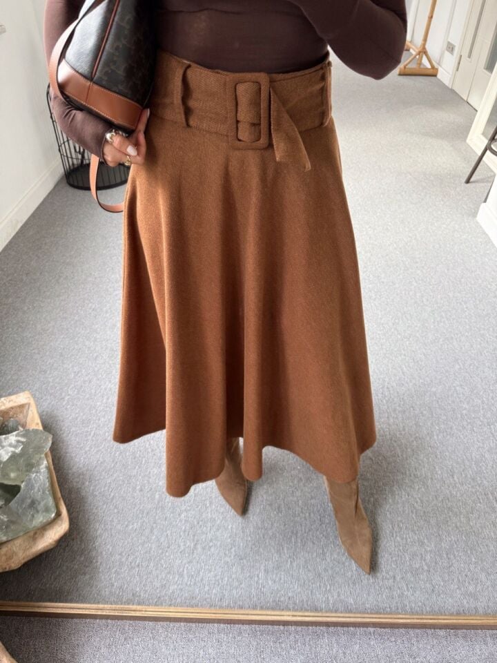 KAHVERENGİ KEMER DETAY İTHAL KAŞE ETEK