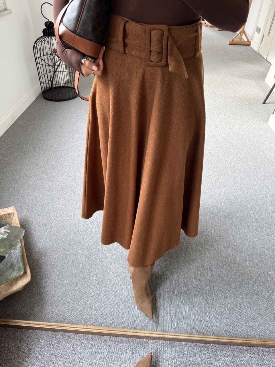 KAHVERENGİ KEMER DETAY İTHAL KAŞE ETEK