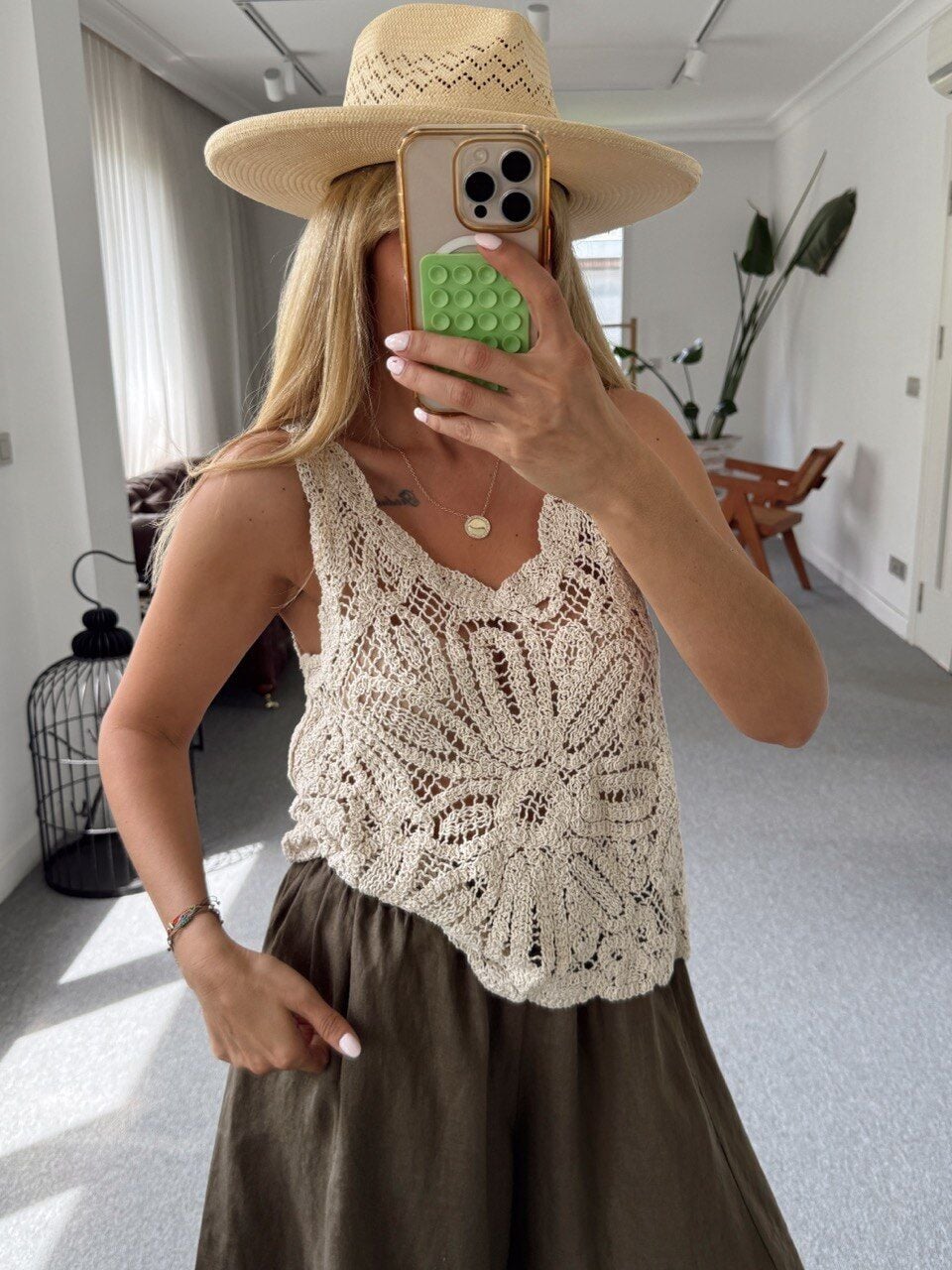 KREM ÇİÇEK DESEN TIĞ İŞLEMELİ BLUZ